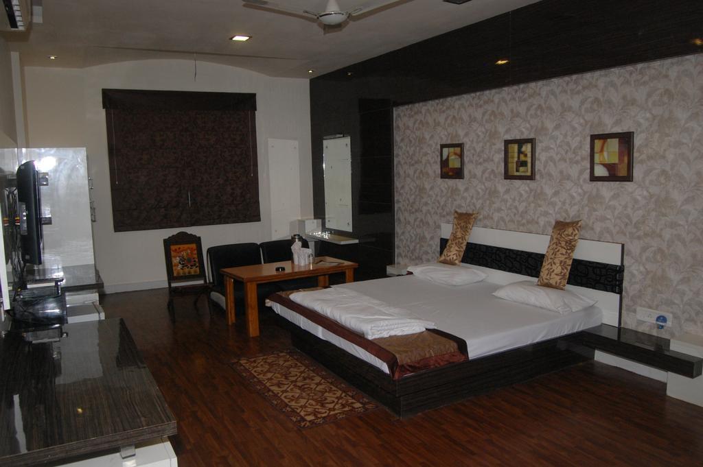 Shivpurī Hotel Sonchiraiya الغرفة الصورة